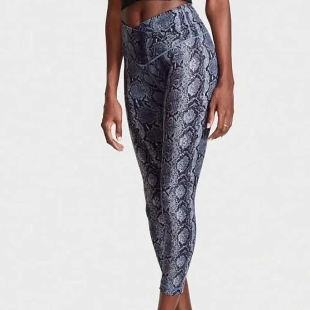 VICTORIAS SECRET Blue Snakeskin‎ On Pointe High Rise Crossover Legging Size 6